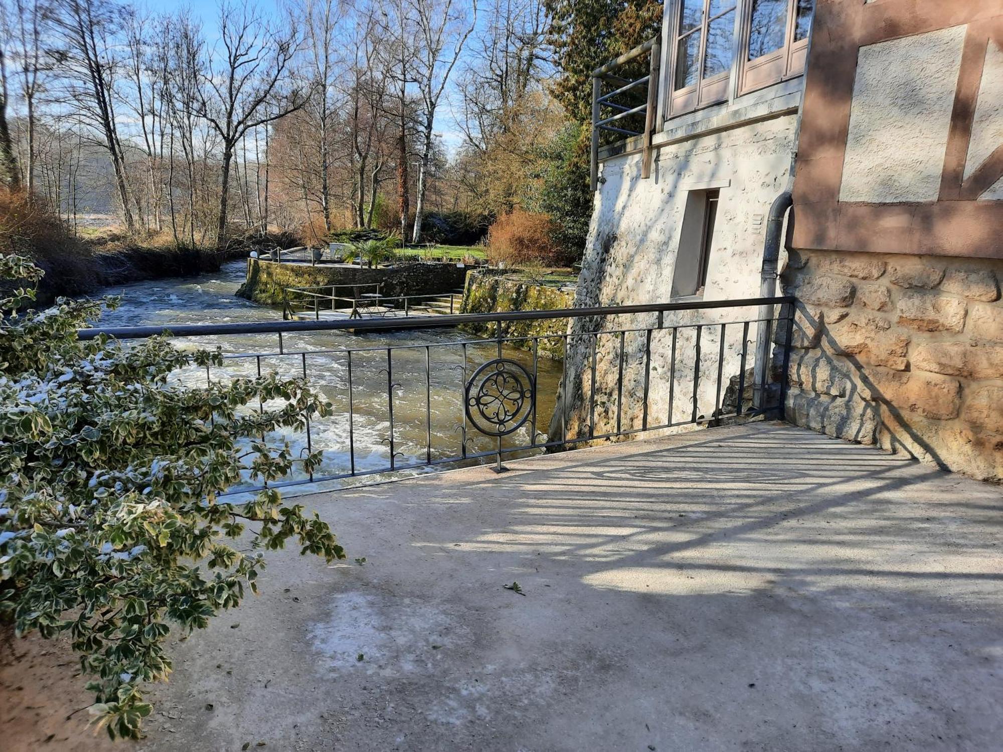 Hotel Charme Au Fil De L'Eau Vendieres Exterior foto